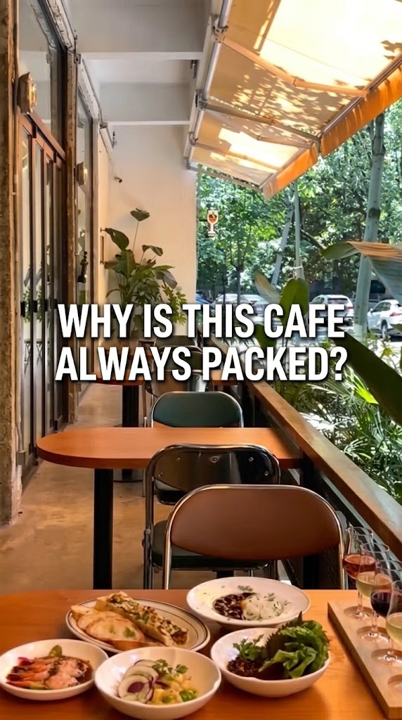 Secret Behind Packed Coffee Shops on Weekday